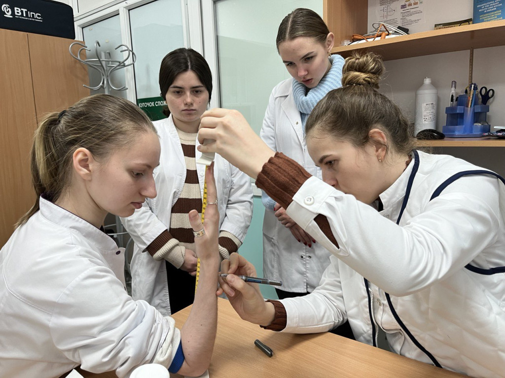 Засідання СНГ 07.12.23 "Остеопороз, особливості клінічних проявів, діагностика та профілактика. Майстер-клас з УЗД денситометрії"